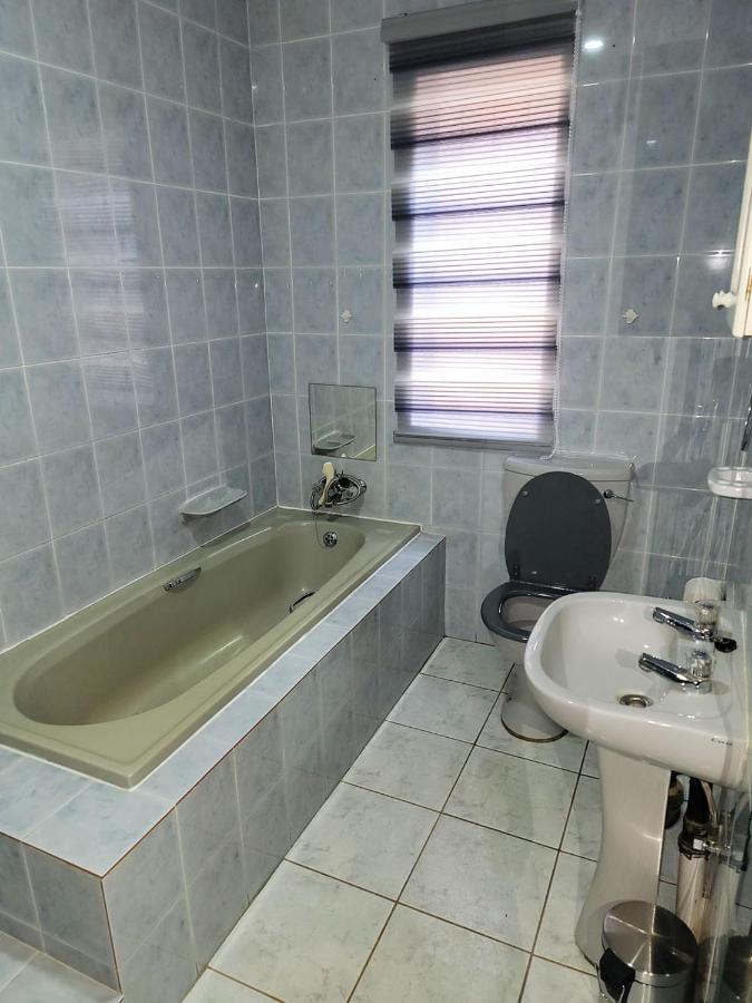 La-Nuel Guest Lodge Boksburg Eksteriør billede